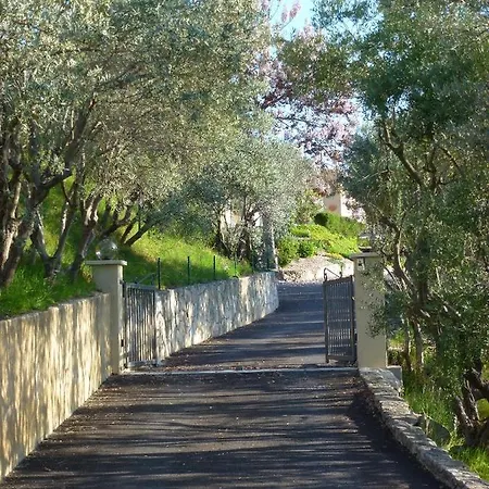 L'escalade En Luberon Bed & Breakfast 4*