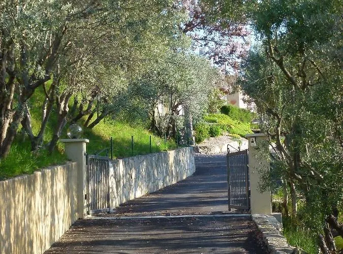 L'escalade En Luberon Bed & Breakfast 4*